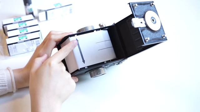 [Camera & Gear] STARTER GUIDE FOR TLR FILM CAMERAS: load, advance, shoot and unload film смотреть онлайн