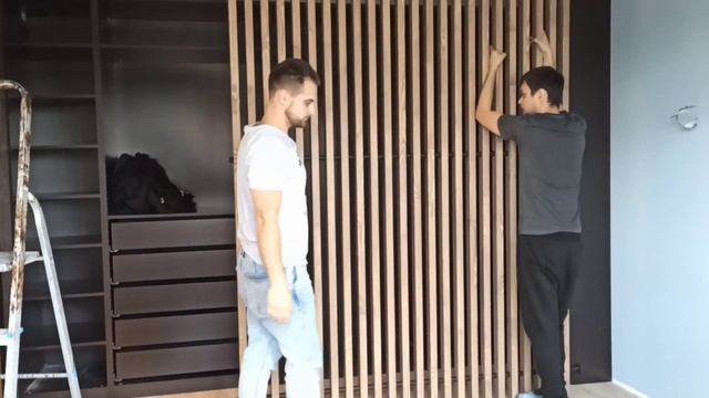 Перегородки из реек с трубами в стиле лофт Зонирование комнаты Сборка и установка смотреть онлайн