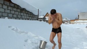 Что происходит в теле при обливании холодной водой - Польза или вред?!