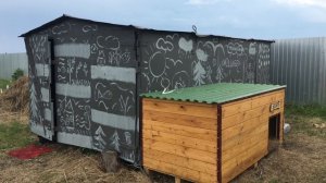 Как превратить старый металлический гараж для мотоцикла в загородный бункер для хранения вещей.m4v