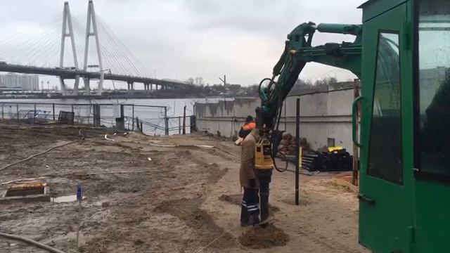 Евросвая! Монтаж комбинированных свай для забора спецтехникой, с лидерным бурением. смотреть онлайн