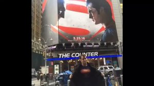 Генри Кавилл гуляет по Нью-Йорку в образе Супермэна