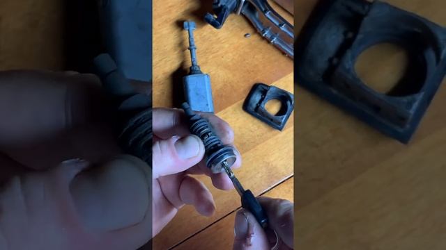 Заклинило личинку ручки Мерседес w140 смотреть онлайн