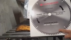 Пила торцовочная EDC135