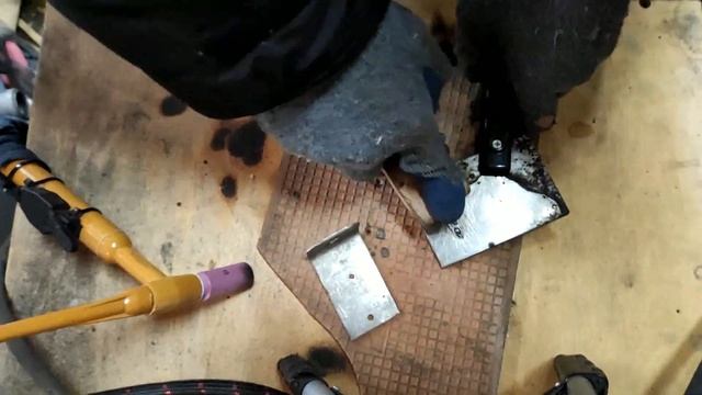 TIG СВАРКА СВОИМИ РУКАМИ: ЗАЩИТА ОТ ОСЦИЛЯТОРА. смотреть онлайн