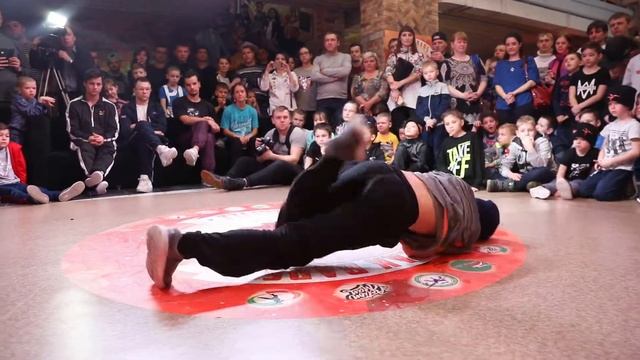 Батл за 3/4 место начинающие Урманчиева Амина vs Сафин Амир смотреть онлайн