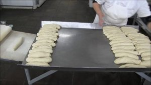 Как пекут вороновские батоны