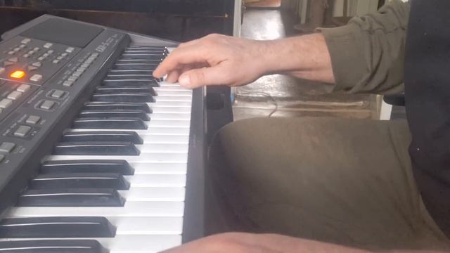 "- "моя по-жизни музыка"- наивная, искренняя и чисто "детская".(исполняет Сержик Бэнд) смотреть онлайн