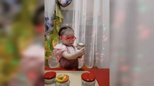 День науки. Делаем опыты с детишками. 1 младшая группа "Кунчээннэр". Воспитатели: П. А. В, И. З. Ю