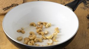 Салат с кешью и сельдереем