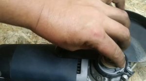 Как снять заклинивший диск с УШМ со  сломанной блокировкой вала.