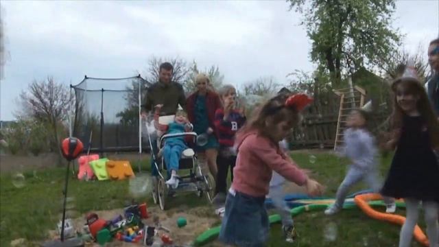 Детский День рождения, праздник для детей и шоу гигантских говорящих мыльных пузырей смотреть онлайн