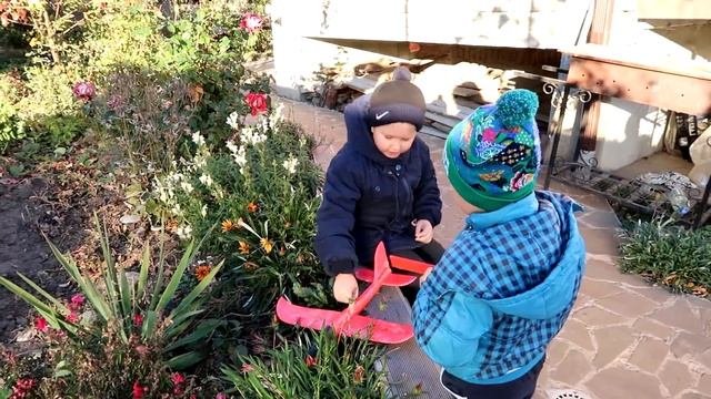 БЫСТРЫЙ УЖИН ? ПОКУПКИ ОДЕЖДЫ ? РЕМОНТ В ДЕТСКОЙ #ZhukovaVlogs смотреть онлайн