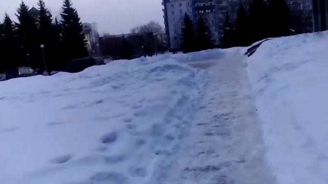 Массовая парковка на тротуаре у следственного комитета смотреть онлайн