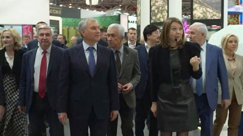 Вячеслав Володин и лидеры думских фракций побывали на выставке "Россия" на ВДНХ