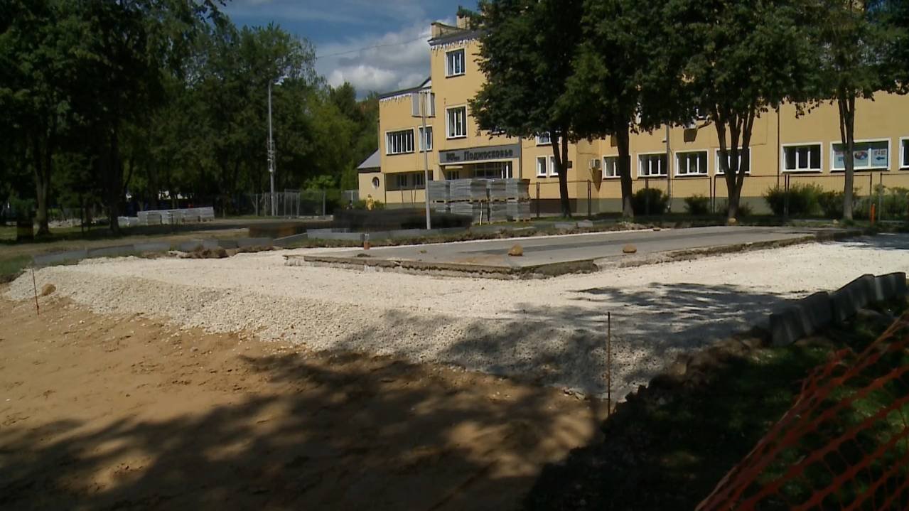 В микрорайоне Пироговский стартовали работы по реконструкции центрального сквера