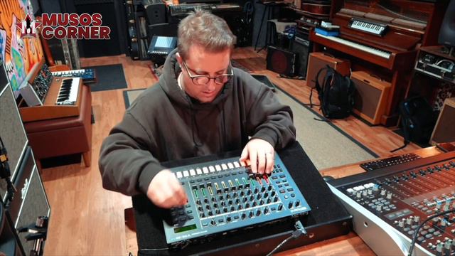 Roland TR8s Demo смотреть онлайн