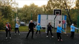 Наши весёлые занятия с группой "Московское долголетие" - танец "твист"