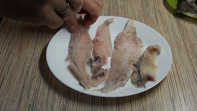 Жаренная камбала с овощами !!! Супер вкусно !!! Как почистить и разделать камбалу.