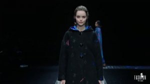 Emporio Armani показ женской коллекции  осень-зима 2024-2025