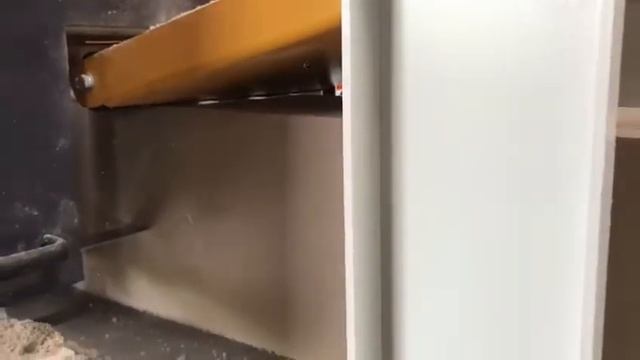 Деление картонного блока с помощью Ленточно-делительного станка HIGH POINT HP 66 смотреть онлайн