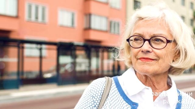 Бабушка ехала к дочери, как оказалось, что забыла деньги на проезд. Кондуктор хамил, но тут парень… смотреть онлайн