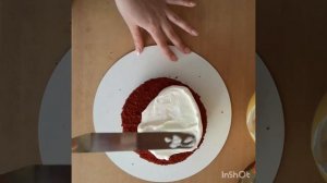 Сборка торта.Начинка красный бархат с прослойкой из бананового конфи