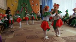 Танец девочек на утреннике в садике, "Ягодки кокетки"