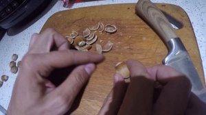 Как расколоть фундук легко и просто!