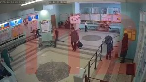 Ученик, ударивший учительницу ножом. С камер видеонаблюдения.