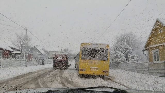 В Слониме из-за снега автобусам сложно передвигаться смотреть онлайн