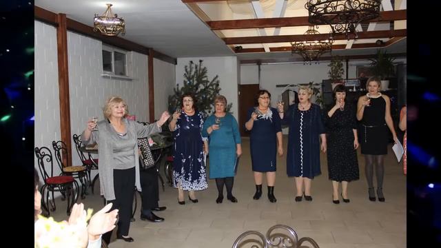 ЗА ХМЕЛЬНЫМ ШИРОКИМ СТОЛОМ КАК ПОВЕЛОСЬ ПЕСНЮ СПОЕМ! И БУДЕМ ПЕТЬ! И БУДЕМ ЖИТЬ!