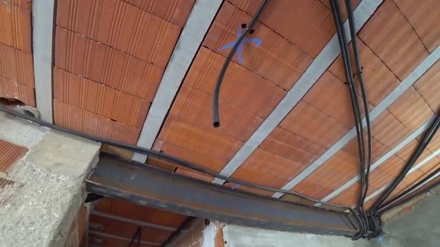 ? КАК испанцы СТРОЯТ ВИЛЛЫ в ХАЙ-ТЕК стиле. Исследуем дома в пригороде Бенидорма! Испания Влог №85 смотреть онлайн