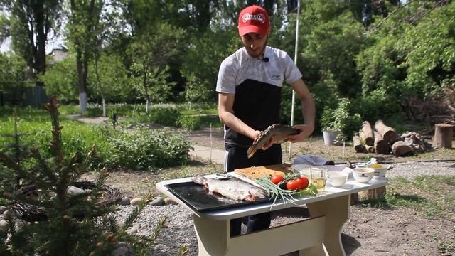 РЫБА ФОРЕЛЬ НА КОСТРЕ НА УГЛЯХ В ДУХОВКЕ смотреть онлайн