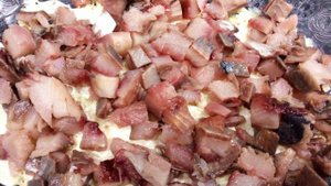 Селедка под шубой с солеными огурцами