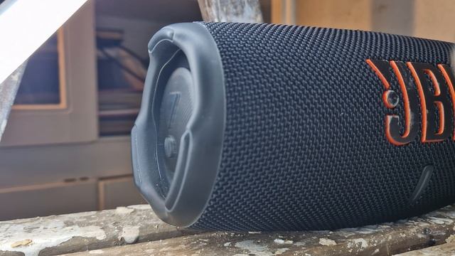 ? JBL Charge 5 Bass Test ?
