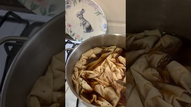 Покраска ткани чаем. Погружение. Кипячение смотреть онлайн