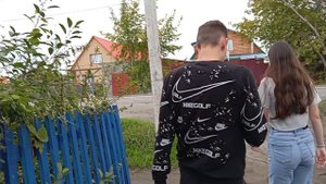 Штукатурю стены.Выкопали картошку.