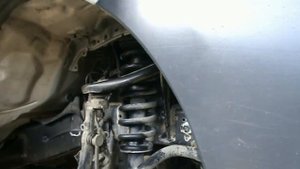 Toyota Hilux . Снятие передней стойки .