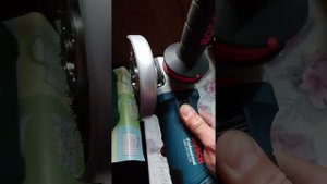 Включение ушм Bosch GWS 19-125 CIE одной рукой.