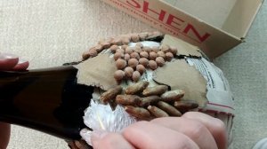 Сделала декор бутылки из картона, воздушного шара и газет . Декор бутылок