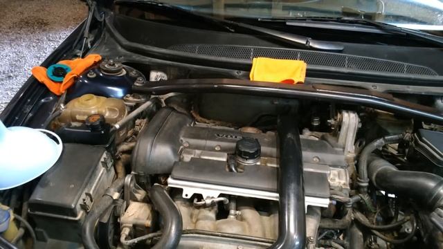Замена антифриза. Volvo S60, S80, V70, XC. How to Change Coolant. смотреть онлайн