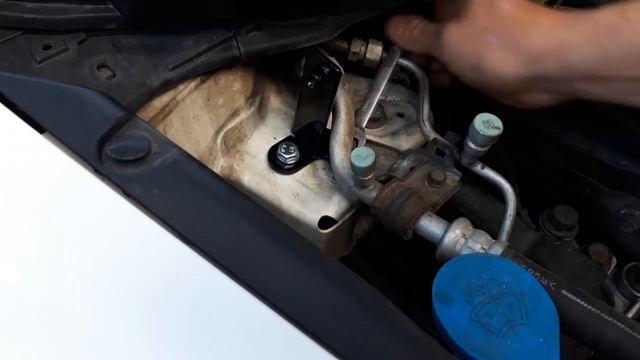 Установка газового упора капота Honda Civic 8 смотреть онлайн