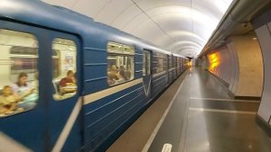 Прибытие метропоезда на станцию Волковская, Санкт-Петербург