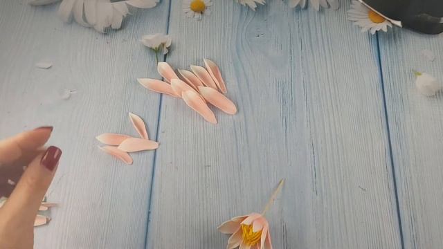 Кувшинка из фоамирана - интерьерное украшение своими руками. Простой цветок #изфоамирана
