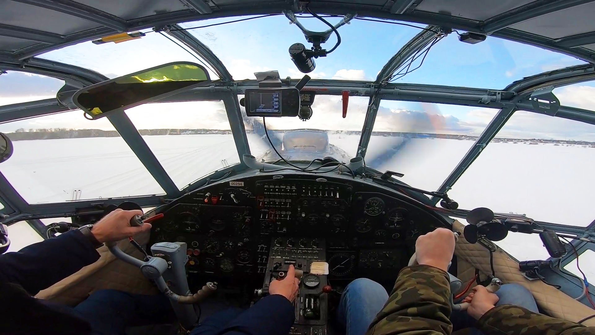 Взлет на самолете Ан-2 глазами пилота. смотреть онлайн