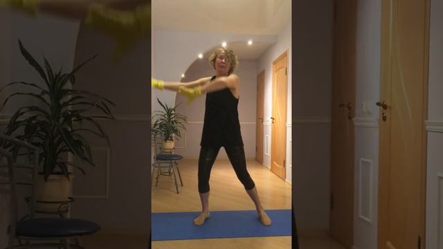 Функциональная тренировка со шваброй Разминка смотреть онлайн