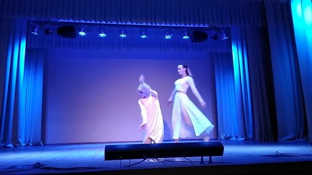 Танец - be strong. Под Музыку Sia-angel by the with смотреть онлайн