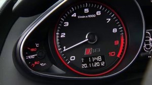 Audi R8 – проверка уровня масла в двигателе