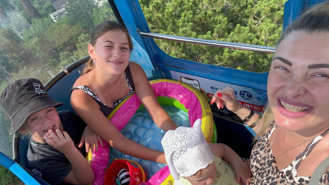 ПЛЯЖ В РЕСПЕКТ ХОЛЛЕ. ЕДЕМ НА КАНАТНОЙ ДОРОГЕ #пляж  #камни #загар #морской #семья #сестричкиильины
